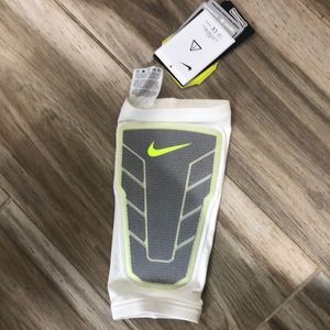 Brand New. Nike large arm pad.